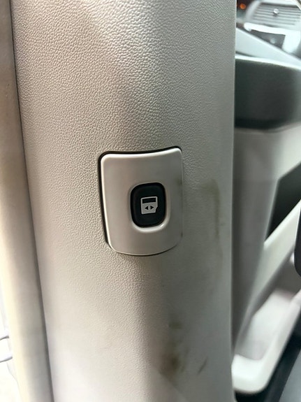 Chrysler Town & Country 14 of 16