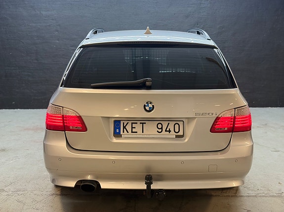 BMW 520i 7 of 16