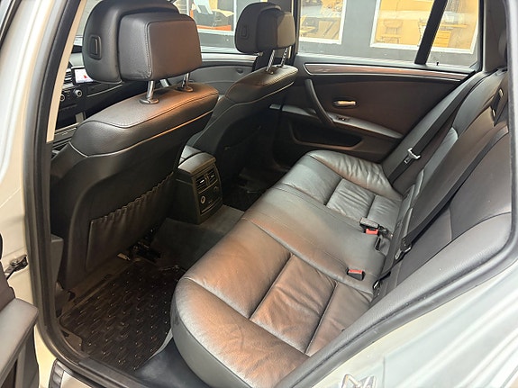 BMW 520i 15 of 16