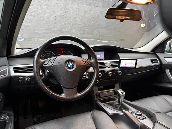 BMW 520i 11 of 16