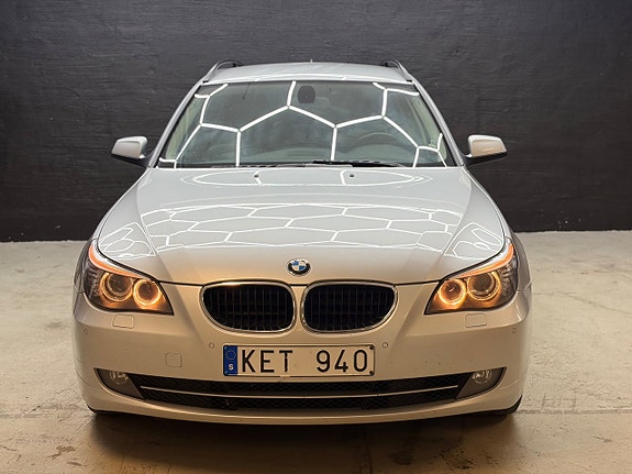 BMW 520i 4 of 5