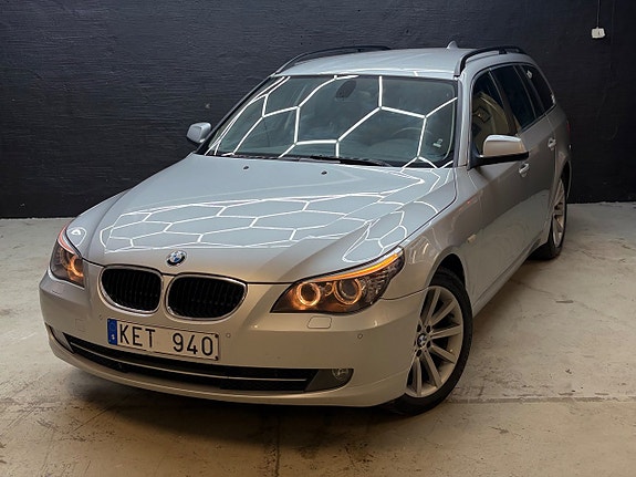BMW 520i 2 of 5