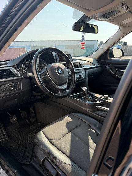 BMW 320d 3 of 5
