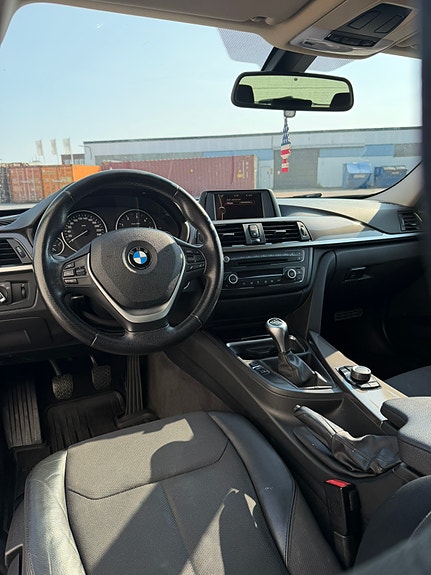 BMW 320d 4 of 5