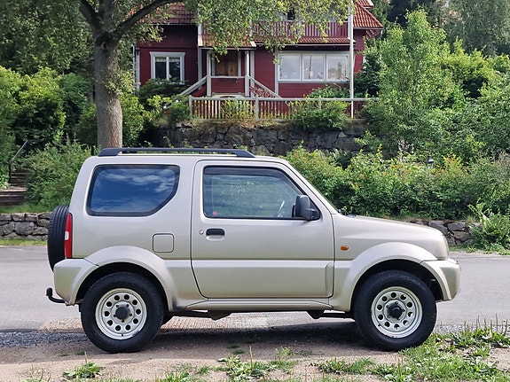 Suzuki Jimny 2 of 5