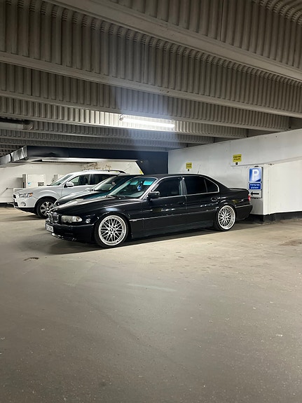 BMW 740i 2 of 5