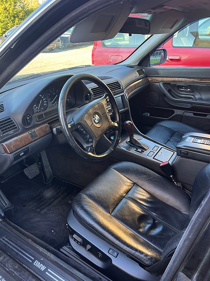 BMW 740i 5 of 5