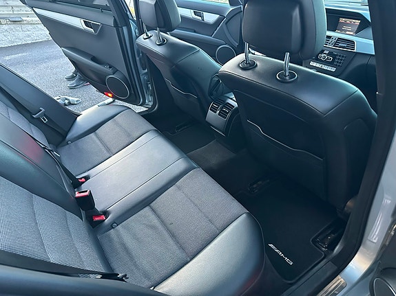 Mercedes-Benz C220 6 of 6