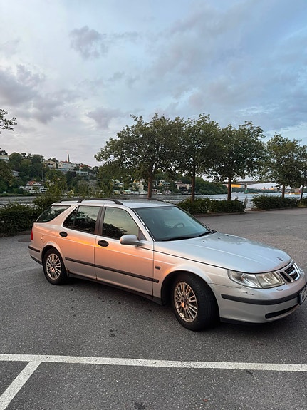 Saab 9-5 2 of 5