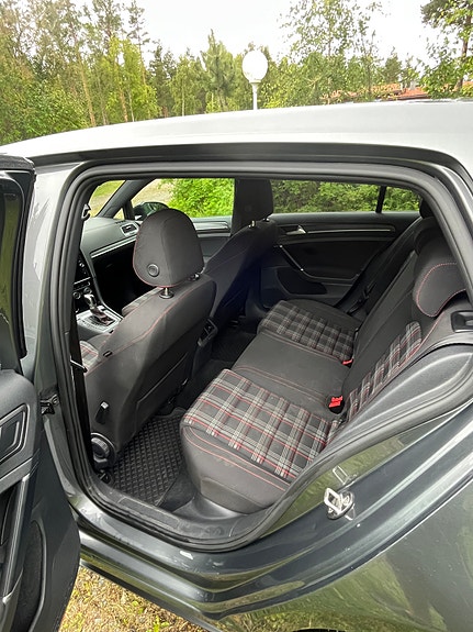 Volkswagen Golf VII 10 of 17