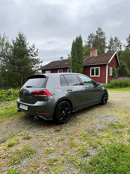 Volkswagen Golf VII 5 of 17