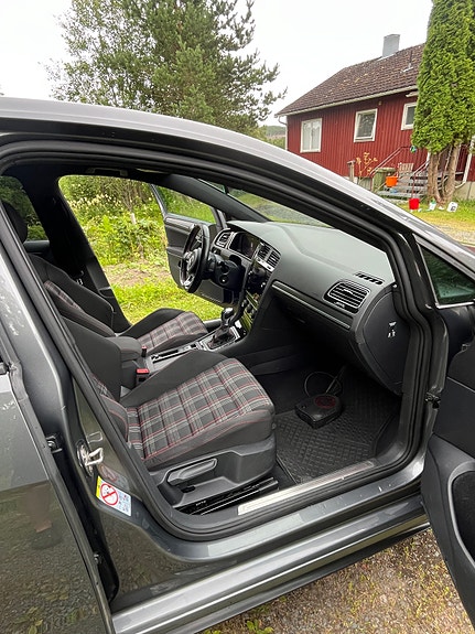 Volkswagen Golf VII 11 of 17