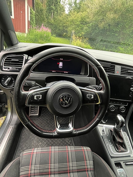 Volkswagen Golf VII 13 of 17