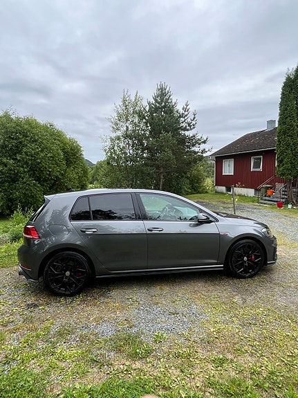 Volkswagen Golf VII 7 of 17
