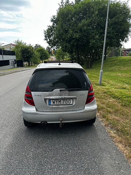 Mercedes-Benz A180 4 of 5