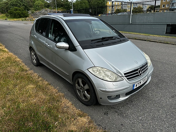 Mercedes-Benz A180 3 of 5