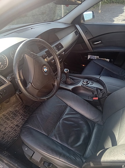 BMW 523i 4 of 4