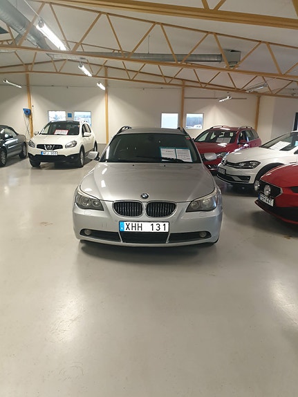 BMW 523i 2 of 4