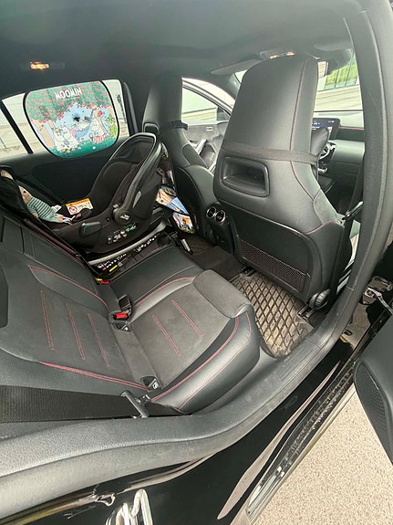 Mercedes-Benz A200 3 of 9