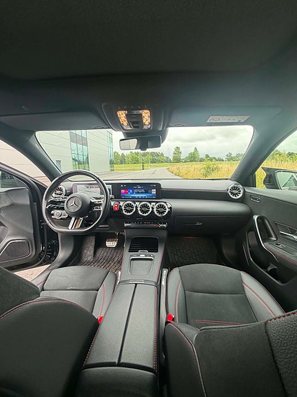Mercedes-Benz A200 4 of 9