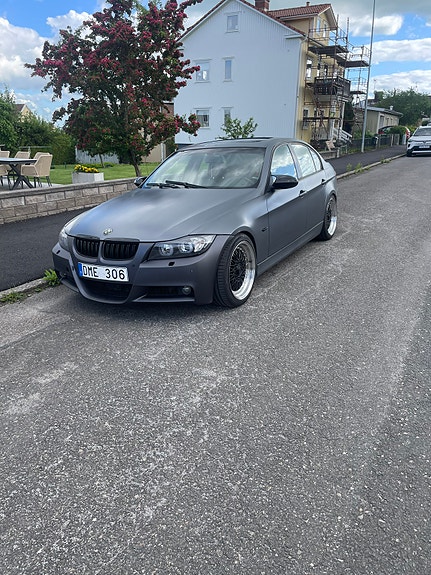 BMW 325d 3 of 5