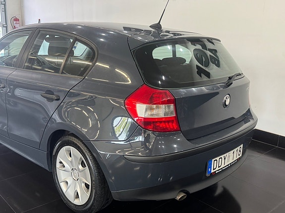 BMW 118i 4 of 5