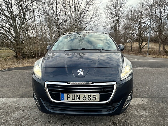 Peugeot 5008 2 of 5