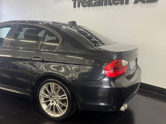 BMW 330xd 4 of 5