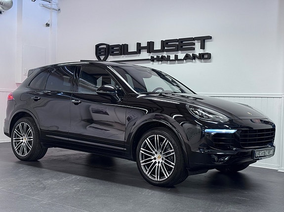 Porsche Cayenne 5 of 30