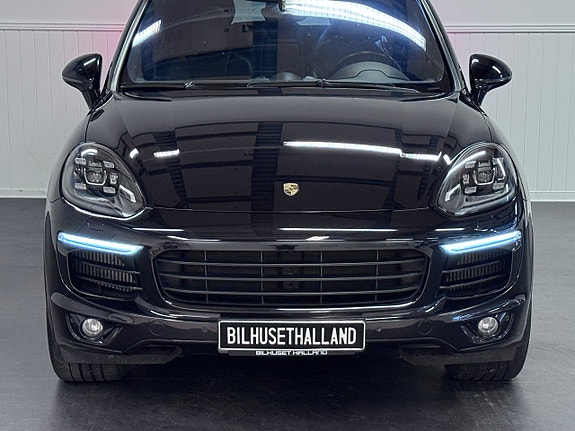 Porsche Cayenne 4 of 30