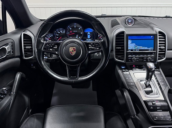Porsche Cayenne 19 of 30