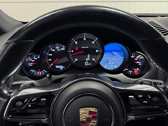 Porsche Cayenne 20 of 30