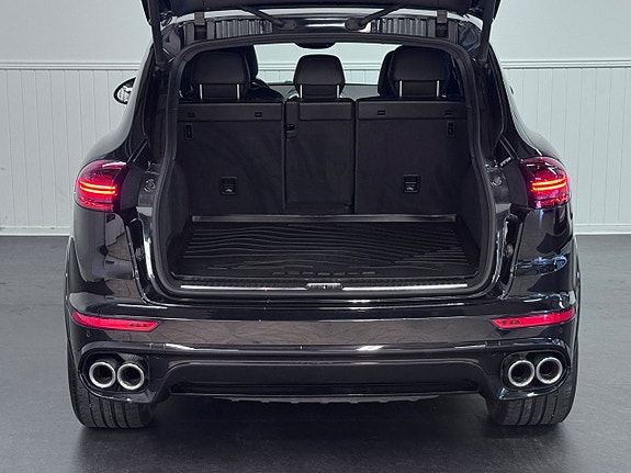Porsche Cayenne 10 of 30