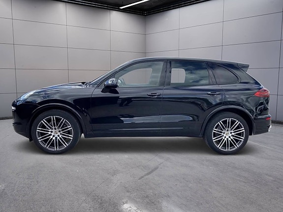 Porsche Cayenne 4 of 5