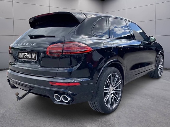 Porsche Cayenne 5 of 5