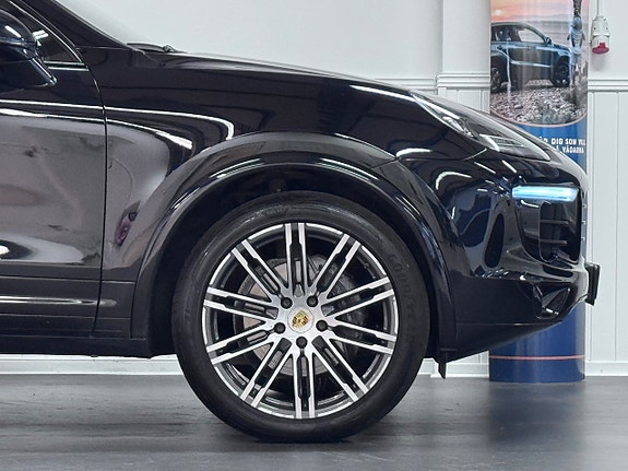 Porsche Cayenne 7 of 30