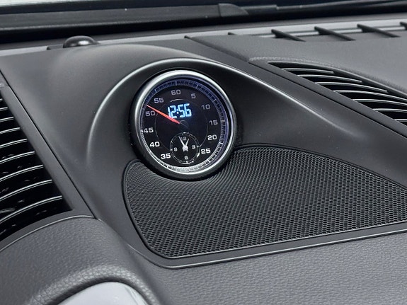 Porsche Cayenne 21 of 30