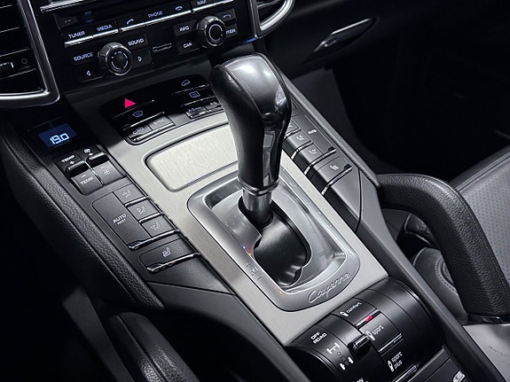 Porsche Cayenne 22 of 30