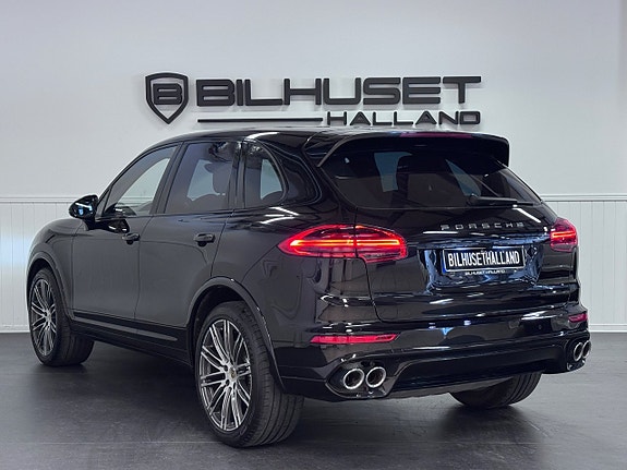 Porsche Cayenne 8 of 30