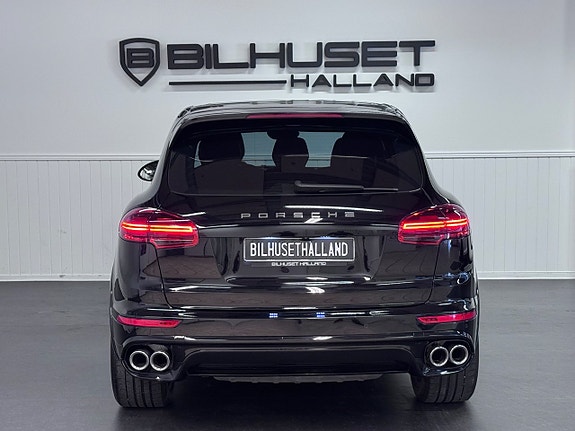 Porsche Cayenne 9 of 30
