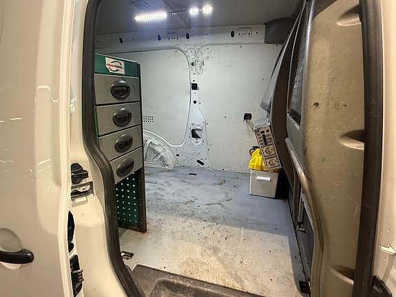 Volkswagen Caddy Maxi 12 of 16