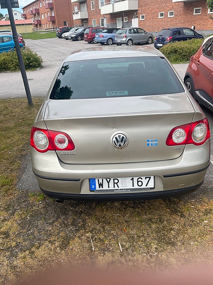 Volkswagen Passat 2 of 4