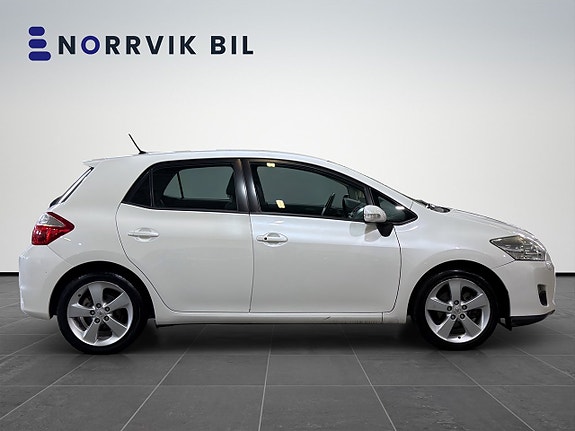 Toyota Auris 3 of 5