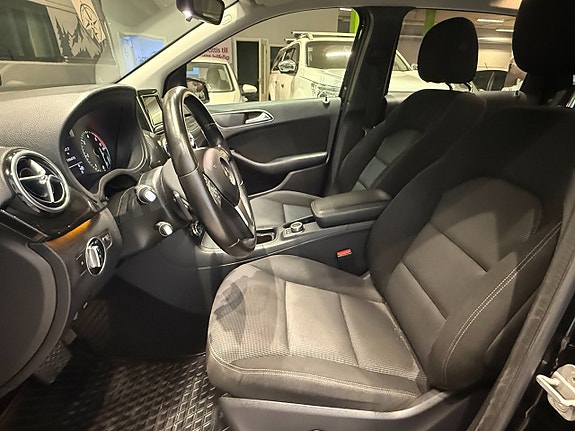 Mercedes-Benz B180 8 of 11