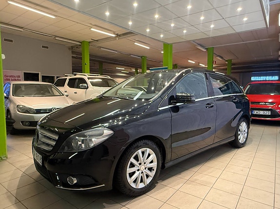 Mercedes-Benz B180 3 of 5