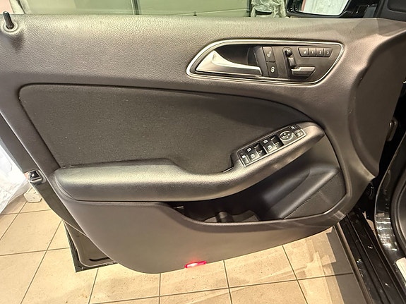 Mercedes-Benz B180 7 of 11