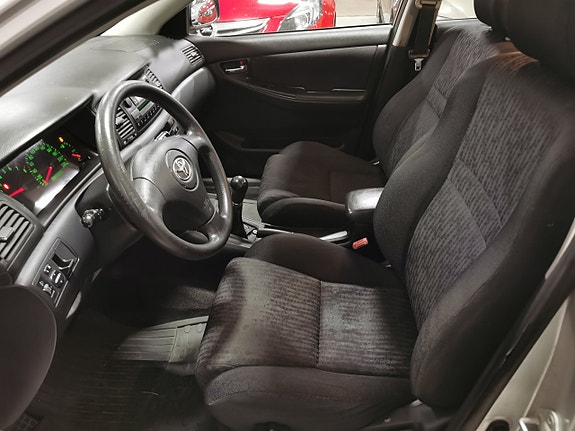 Toyota Corolla 8 of 16