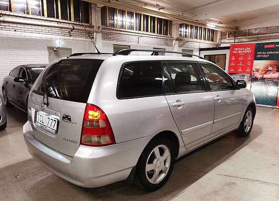 Toyota Corolla 4 of 5