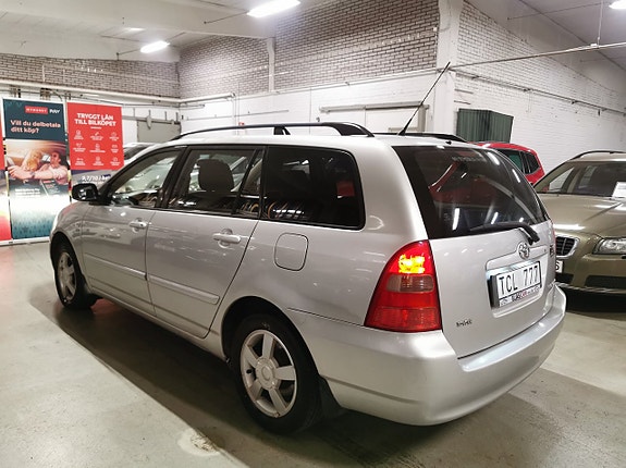 Toyota Corolla 3 of 5