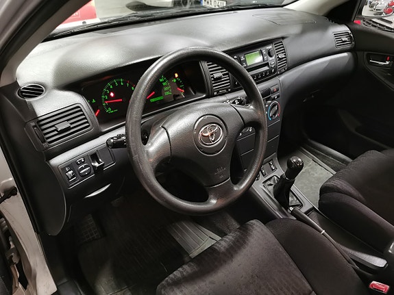 Toyota Corolla 7 of 16